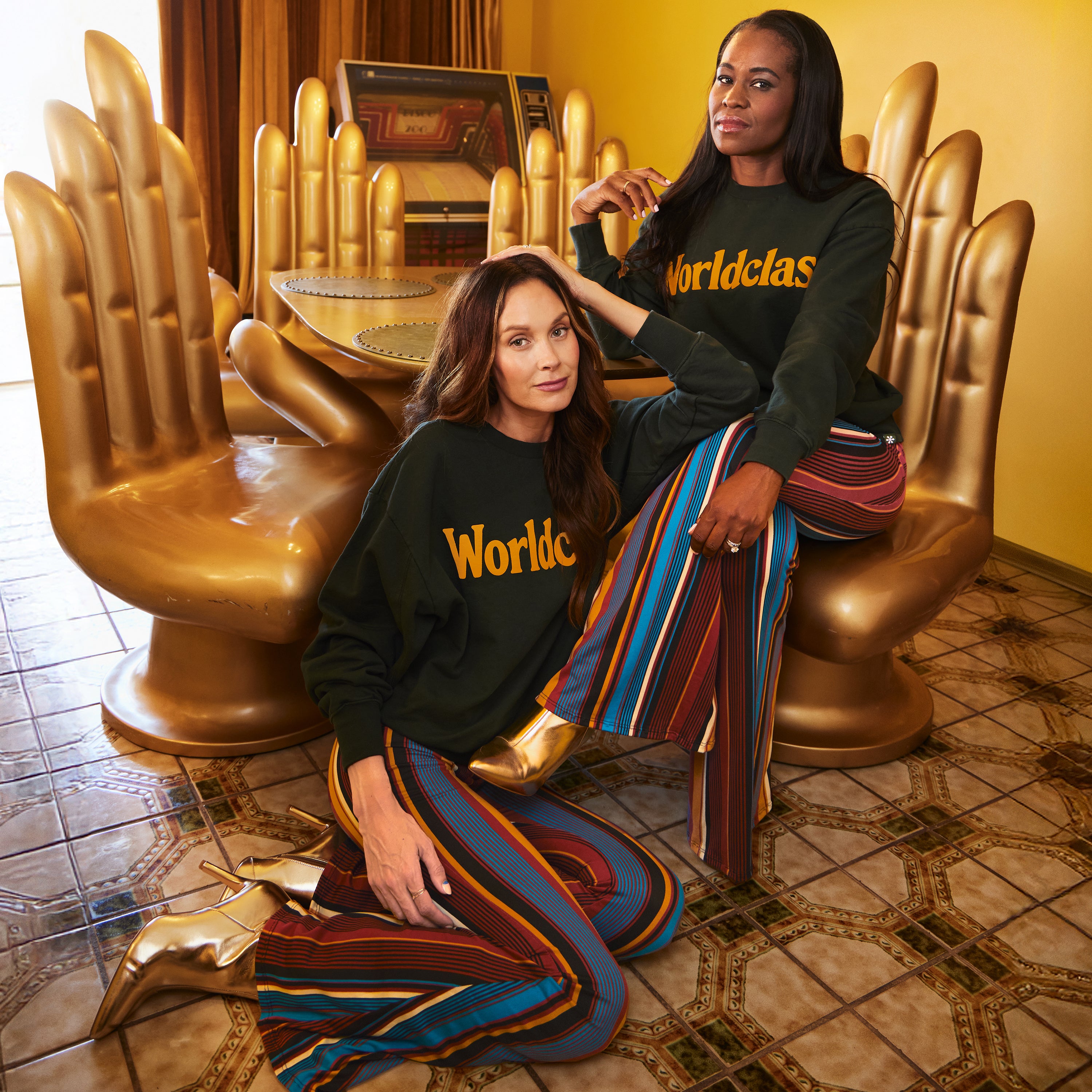 WC24_Shopify_GreenSweatshirt_FolaSarah_DiningRoom_3000x3000_cbc42ef1-01f9-4737-8e93-d1091cf2e154.jpg